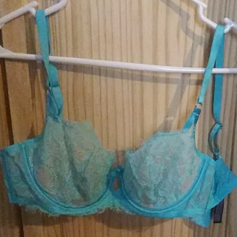 Victoria's Secret very sexy unlined Demi bra size